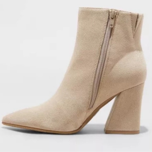 A New Day Women's Taupe Cullen Ankle Boots
SIZE 9.5 - Picture 2 of 9